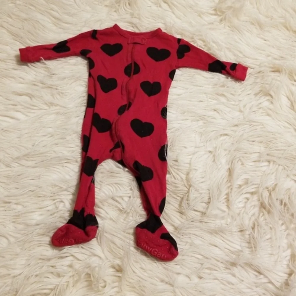Red with‎ black hearts footie jammies